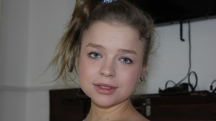 Komm  und l**ke mich mal richtig durch