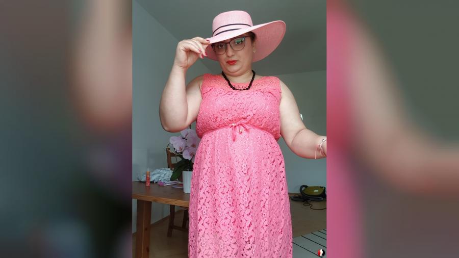 Zigarettenspitze - mein neuer Hut & ohne Unterwäsche ... Ups!!!