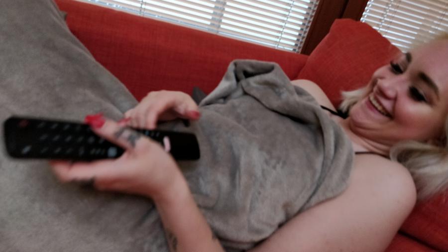 Playing pillow talk, dabei einen P**no kucken?