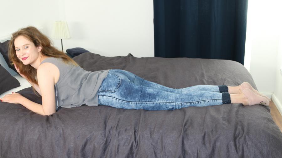 Ich pose, kannst du dir vorstellen wie ich nackt aussehe?