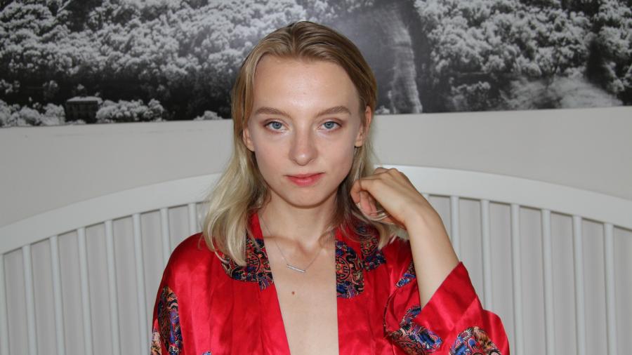 Ich präsentiere dir meine L**her von hinten, gefallen sie dir?