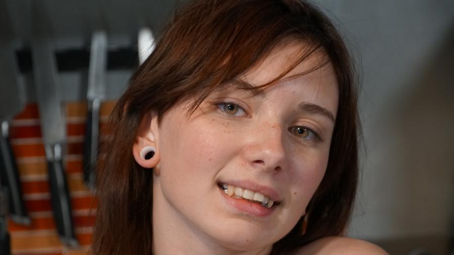 Ich spiele verdammt gerne mit meinen t****n, wobei das darfst du