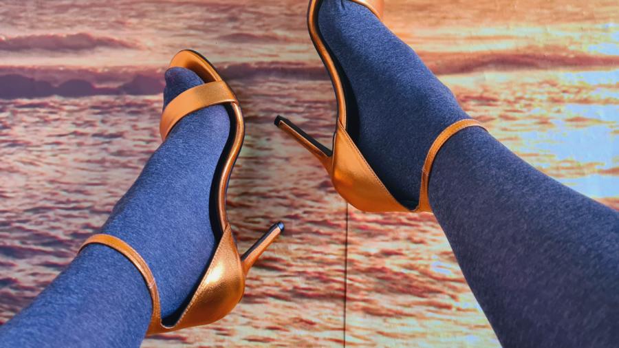 Overknee Nylons und High Heels