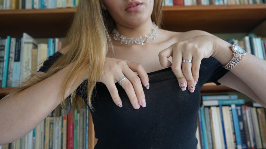 heisse weit ges****zte beine mit mega g***er ansicht..