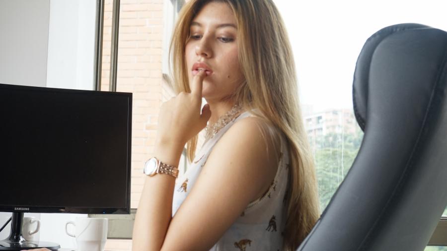 Wenn man büroarbeit macht, ist sex die beste ablenkung