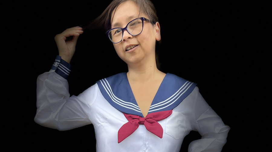 Heute das süße Schulmädchen