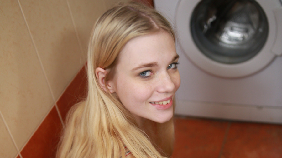 Selfies im Wasch-Keller