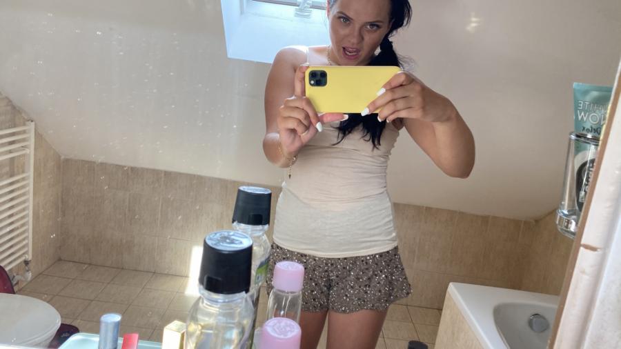 Ich ziehe mich für dich aus..