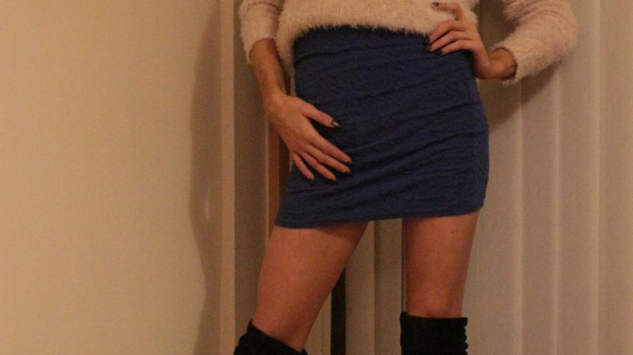 Sexy Stiefel und schlanke, gef**kte, blonde Schönheit