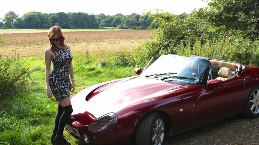 Draußen im neuen Auto!!!