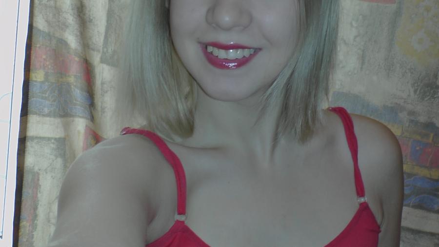 Roter Top und violette Höschen!