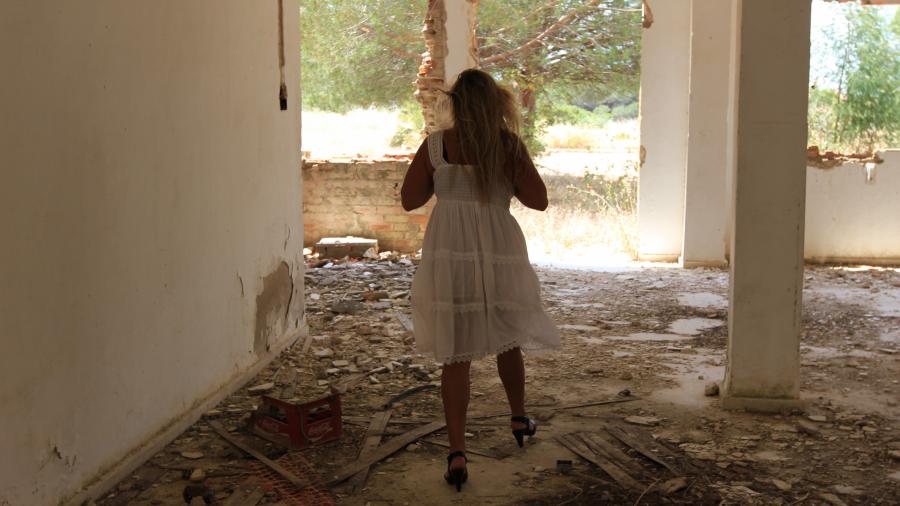 Outdoor im weißen Kleid 2