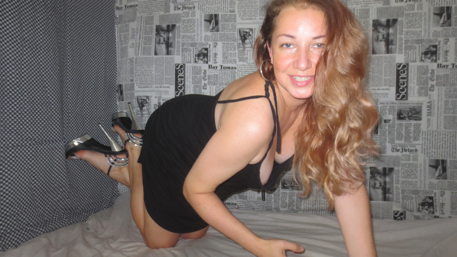 mit Spielzeug spielen