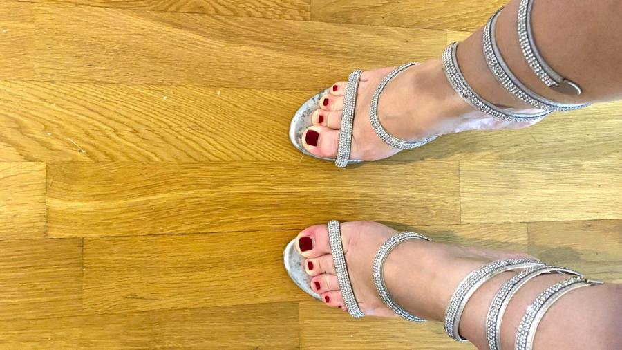 neue Absätze und eine S*****pe, die verwöhnt werden will :)