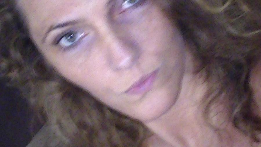 MILF in weißen Strümpfen - Bilder