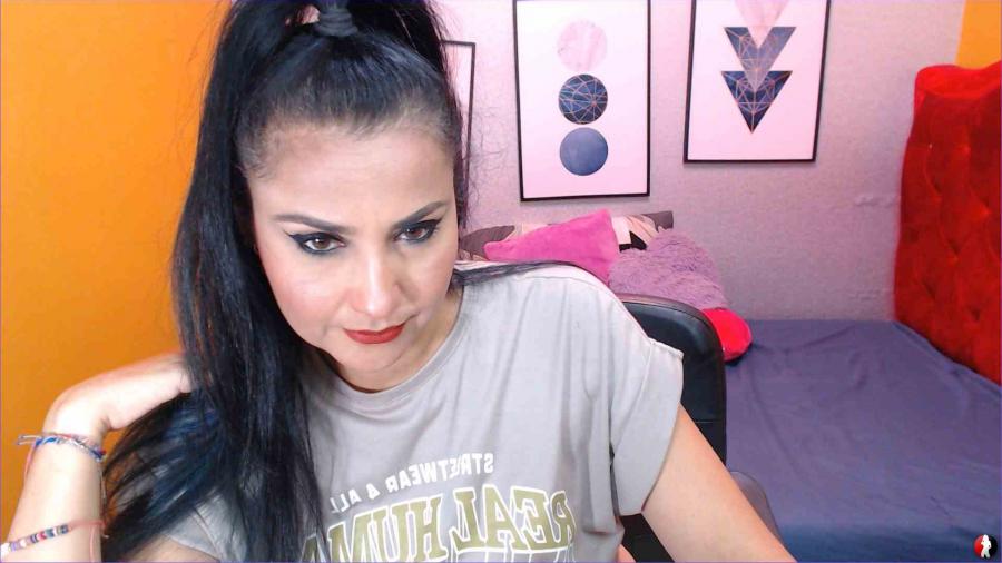 Möchten Sie einen wirklich dominanten Look? Eine Frau, die Ihr Leben ausrichtet?