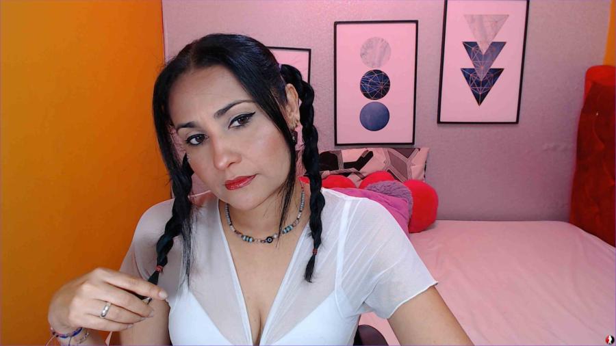 ich bin noch in der Schule...aber Sexschule. reife lateinamerikanische Frau möchte