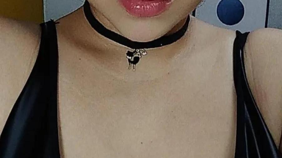 Ich liebe Schwarz. Komm und entdecke diese Version von mir. Große T****n für