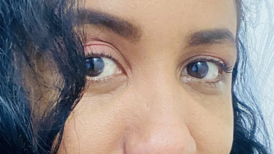 posiere auf dem Balkon meines Hauses