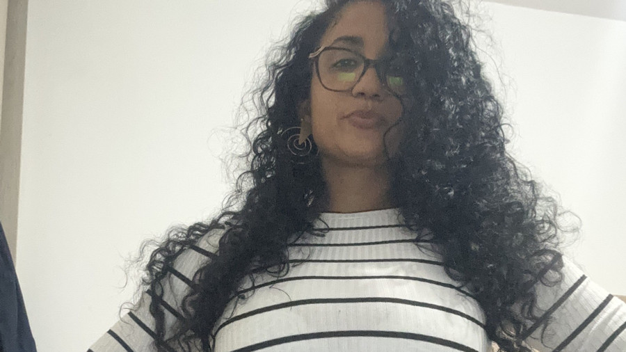 Komm, nimm mich in meinem bedruckten Bikini mit