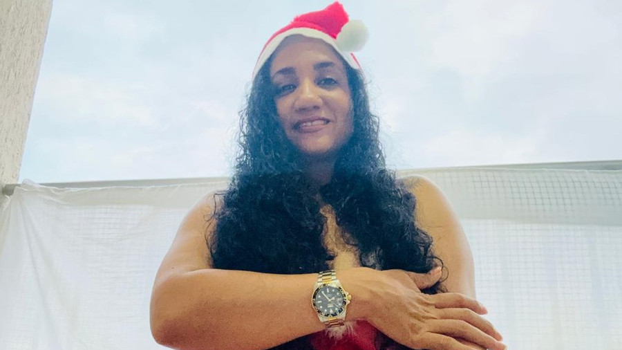 Hier, als sexy Weihnachtsmann