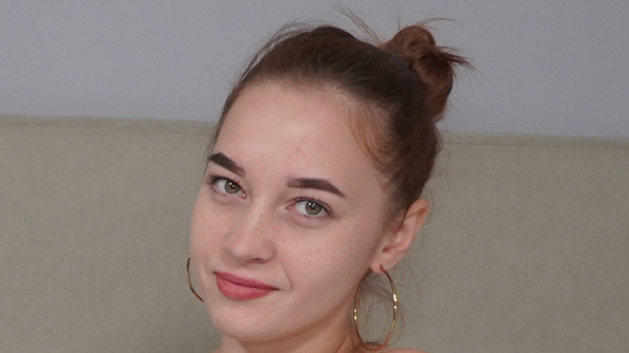 Komm in mein Bettchen und l**ke mich mal richtig durch