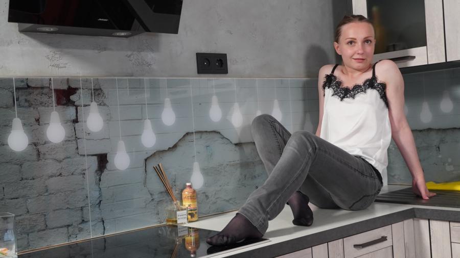 Komm zwischen meine b***te