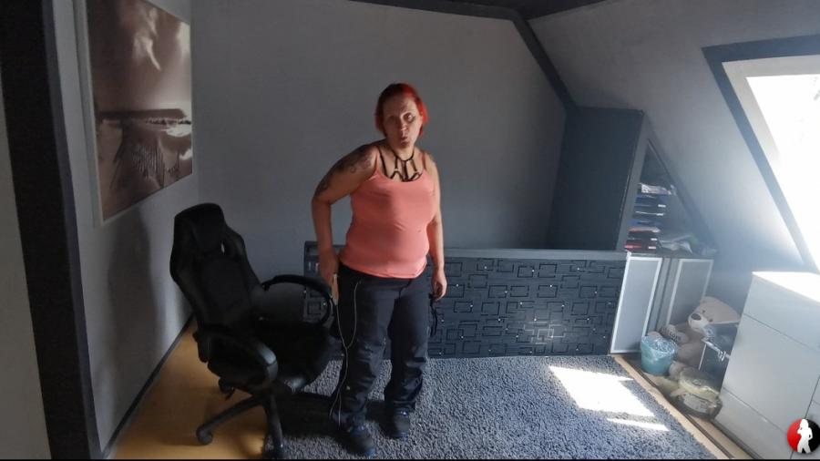 Direkt nach der Arbeit einen Strip abgelt mit Doppeld***o.