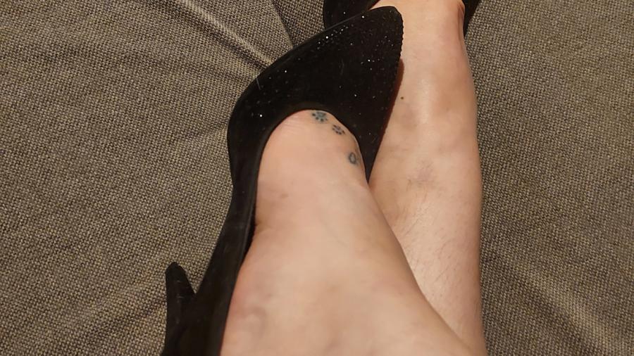 Hand, foot and pumps