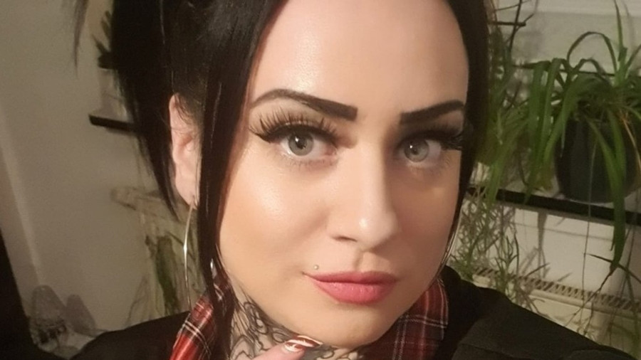 Böses oder braves Schulmädchen?