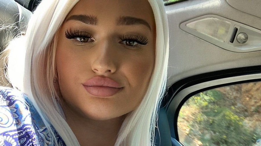 Füße in High Heels und S*****pen+ Bilder aus dem nagelstudio ;)