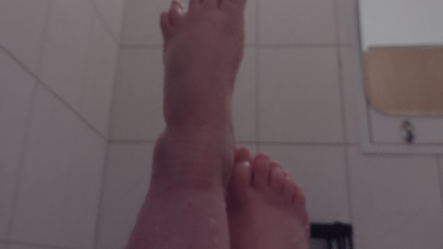 Füße in Wanne