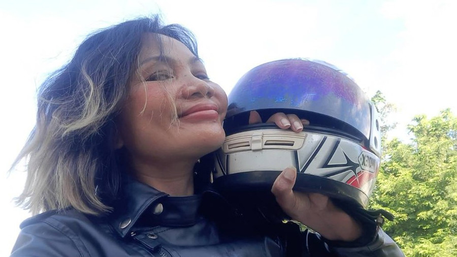 Lach, Leder und Rockmusik