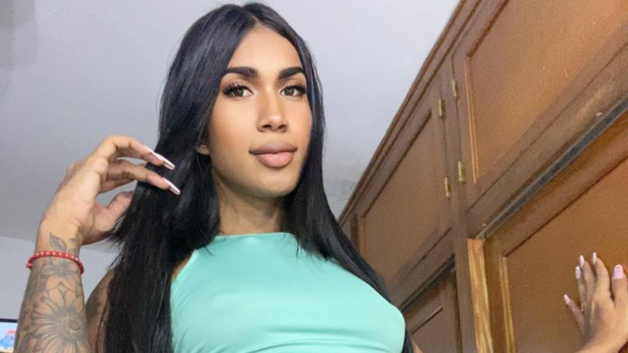 Tattoos und enge Outfits - Trans