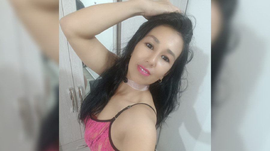 Nackt und in Dessous