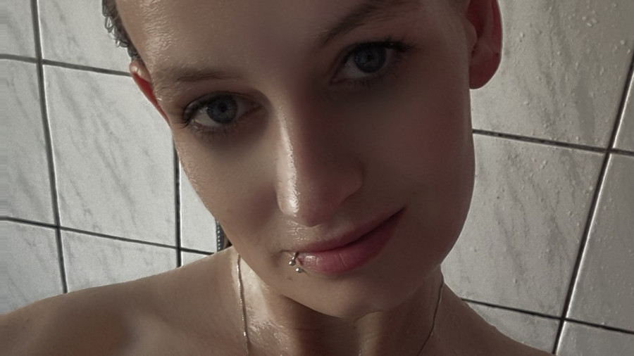 Nacktbilder unter der Dusche