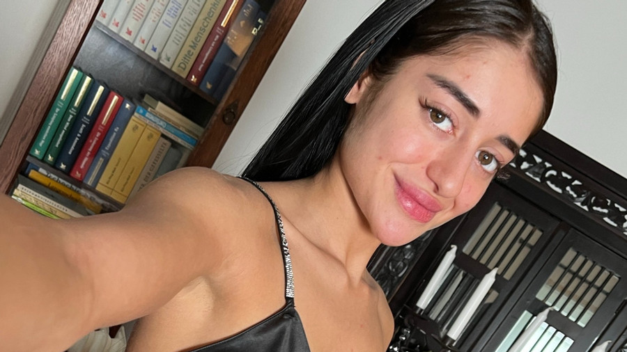 Hauchdünnes Kleid ;)