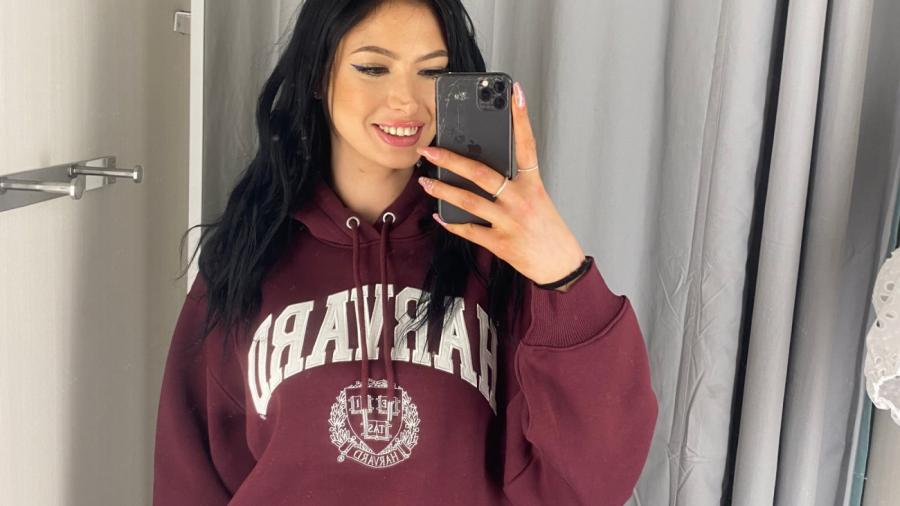 In der Umkleidekabine und das oben ohne