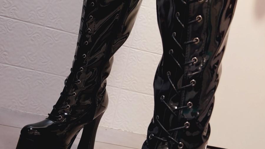 Fotoshooting auf öffentlicher Toilette