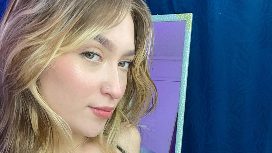 Ich bin ein g***es Mädchen, hungrig nach Spaß. Dir gefällt verspielt