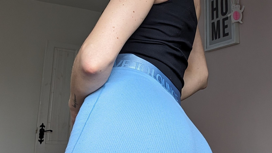 Im knall engen Sportdress