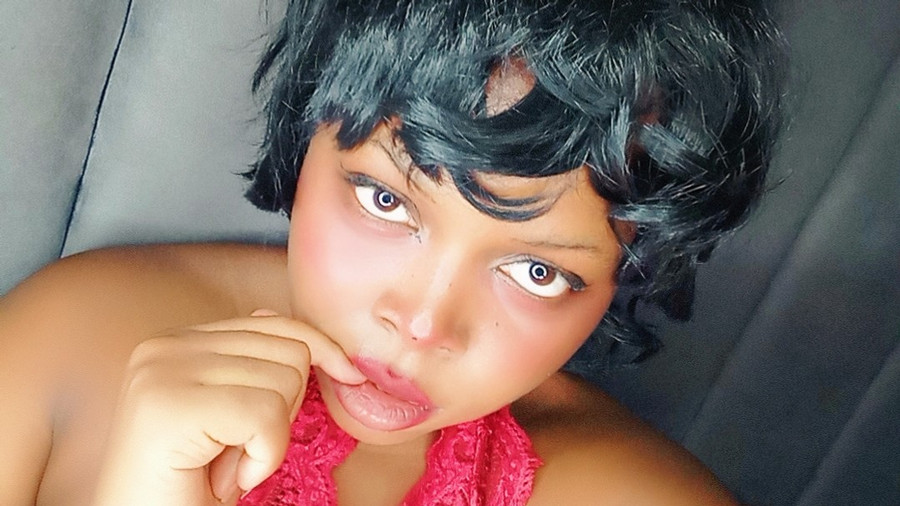 Eine Catwoman-Session in sexy Dessous