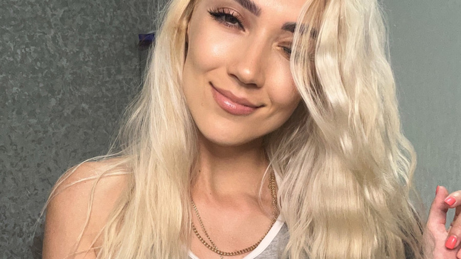 Ich liebe es, wenn du deine F****r durch mein Haar gleiten lässt!?