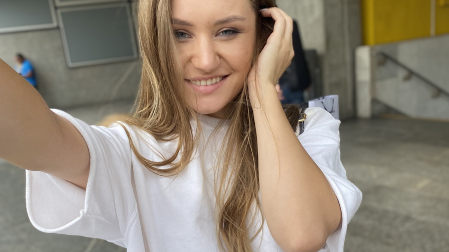 Ein l**keres Eis unterwegs