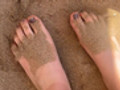 Füße am Sandstrand