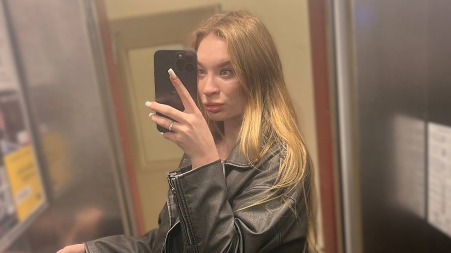 Im Fahrstuhl, aber leider allein