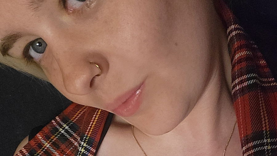 Hey, wie findest du meine b***te?