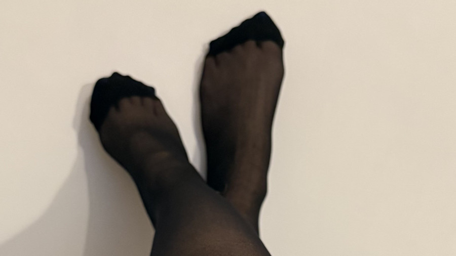 Nylons!! Schwarz hautfarbene in verschiedenen Posen