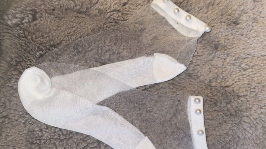 Weißes Flüstern: Fußfantasien in Transparenz