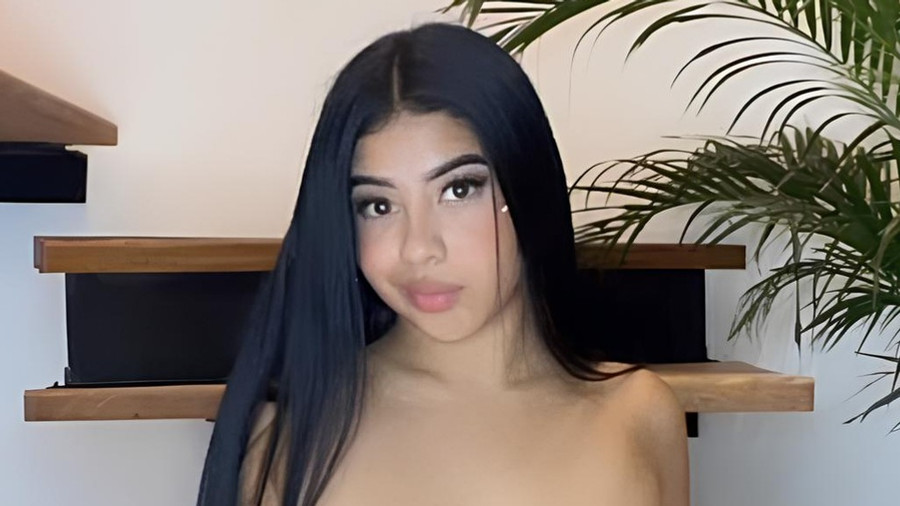 Komplett nackt Sexy Posen im Penthouse